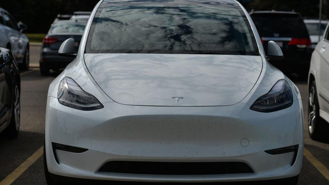 Tesla binlerce Model X aracını geri çağırdı